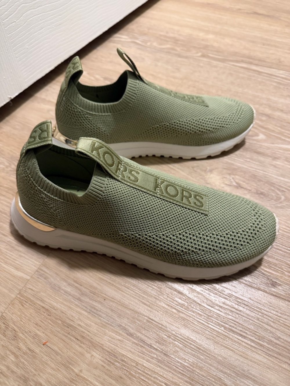 🆕 MICHAEL KORS Bodie Knit Slip-On Sneakers Sz 8.5 - Picture 2 of 9